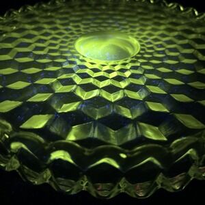 VTG American Fostoria Manganese UV GLOW Cubist Pedestal Cake Round Stand